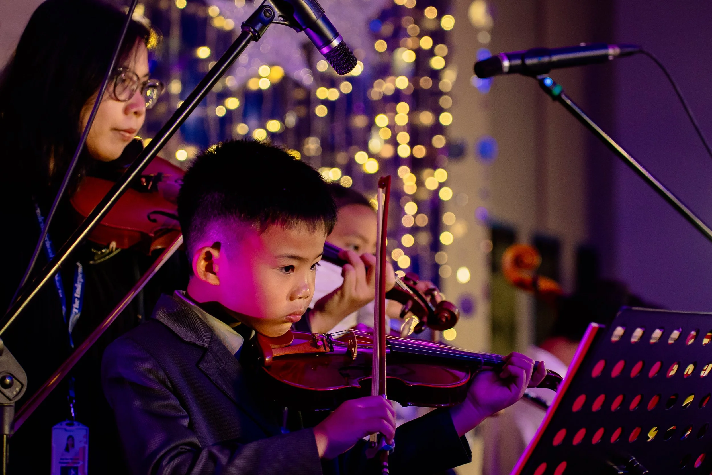 ISJ pupil performing violin at the Christmas concert